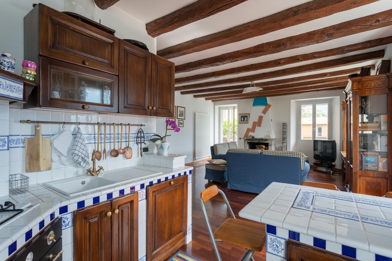 Una Terrazza Da Sogno By Rent All Como Apartment Carate Urio Bagian luar foto