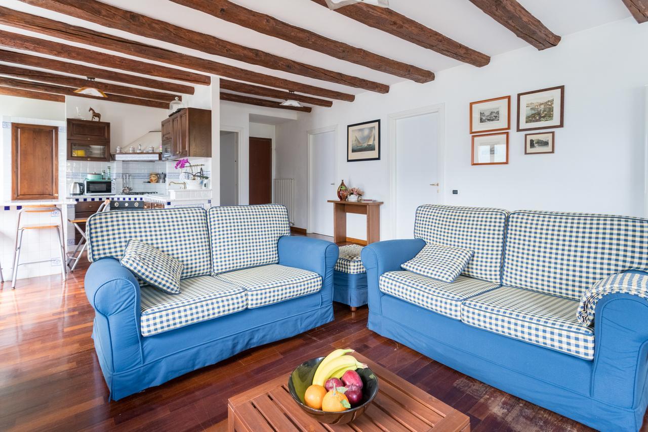 Una Terrazza Da Sogno By Rent All Como Apartment Carate Urio Bagian luar foto
